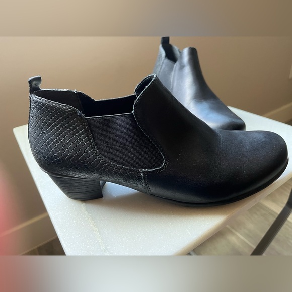 Remonte:  black leather low cut booties size 38 - Picture 11 of 16